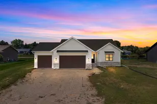 275 Jasmine Dr, Berlin, WI 54923 - Photo 1