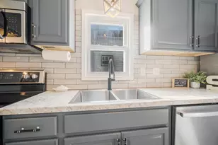 624 E Quincy St, New London, WI 54961 - Photo 9