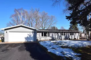1452 Bonnie Dr, Menasha, WI 54952 - Photo 1