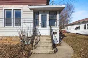 908 W 10th Ave, Oshkosh, WI 54902 - Photo 3