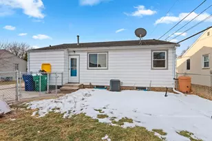 1220 Hickory Hill Dr, Green Bay, WI 54304 - Photo 37