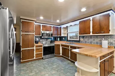 684 Lida Lane, Green Bay, WI 54304 - Photo 7