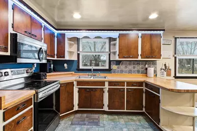 684 Lida Lane, Green Bay, WI 54304 - Photo 11