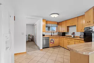 3137 Parkdale Dr, Marinette, WI 54143 - Photo 5