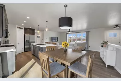 2039 Lone Grove Avenue, Green Bay, WI 54303 - Photo 13