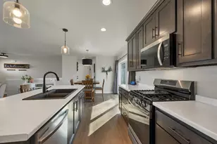 2039 Lone Grove Ave, Green Bay, WI 54303 - Photo 7