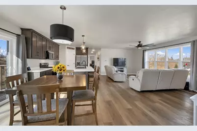 2039 Lone Grove Avenue, Green Bay, WI 54303 - Photo 15