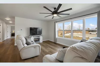 2039 Lone Grove Avenue, Green Bay, WI 54303 - Photo 3