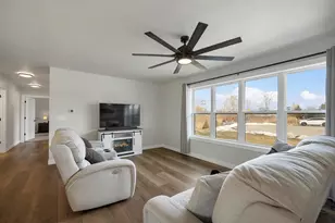 2039 Lone Grove Ave, Green Bay, WI 54303 - Photo 3