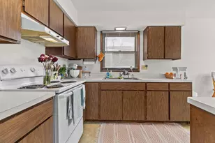 1050 Van Buren Ave, Oshkosh, WI 54902 - Photo 11