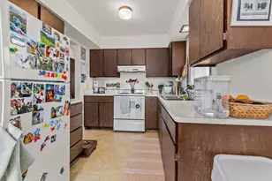 1050 Van Buren Ave, Oshkosh, WI 54902 - Photo 9