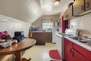 937 N Sawyer St, Oshkosh, WI 54901 - Photo 3