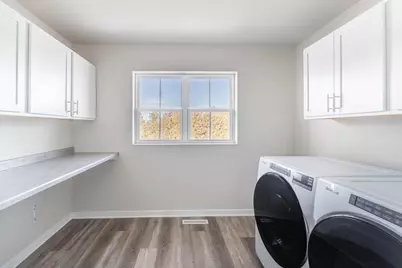 1068 W 20th Avenue, Oshkosh, WI 54902 - Photo 25