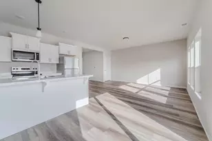 1072 W 20th Ave, Oshkosh, WI 54902 - Photo 11