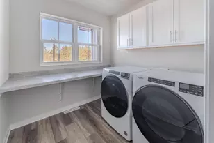 1072 W 20th Ave, Oshkosh, WI 54902 - Photo 25