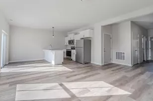 1072 W 20th Ave, Oshkosh, WI 54902 - Photo 5