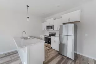 1072 W 20th Ave, Oshkosh, WI 54902 - Photo 5