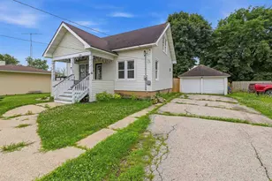 250 W Caroline St, Markesan, WI 53946 - Photo 1