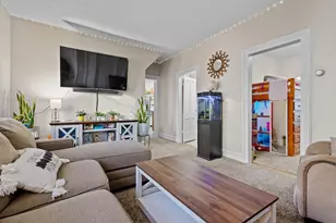 118 W 12th Ave, Oshkosh, WI 54902 - Photo 9