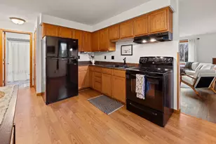 2012 Roberts Ave, Oshkosh, WI 54904 - Photo 9