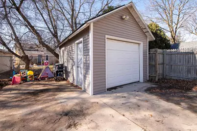 561 Bowen Street, Oshkosh, WI 54901 - Photo 19