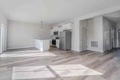 1080 W 20th Avenue, Oshkosh, WI 54902 - Photo 5