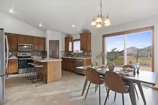 2135 W Melcorn Cir, De Pere, WI 54115 - Photo 13