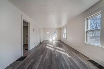 1149 W 6th Avenue, Oshkosh, WI 54902 - Photo 5