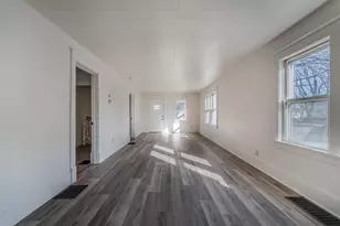 1149 W 6th Ave, Oshkosh, WI 54902 - Photo 5