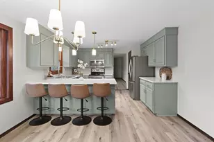 2540 Sun Terrace, Green Bay, WI 54311 - Photo 9