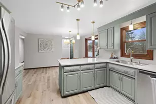 2540 Sun Terrace, Green Bay, WI 54311 - Photo 13