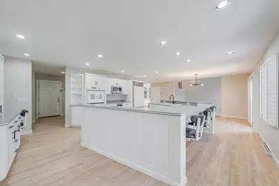 1051 S Oakwood Road, Oshkosh, WI 54904 - Photo 13