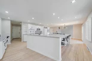 1051 S Oakwood Rd, Oshkosh, WI 54904 - Photo 13