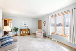 2211 Virginia Dr, Manitowoc, WI 54220 - Photo 3