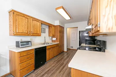 2211 Virginia Drive, Manitowoc, WI 54220 - Photo 9