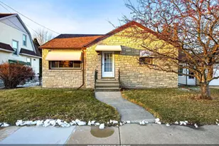 934 W 9th Ave, Oshkosh, WI 54902 - Photo 1