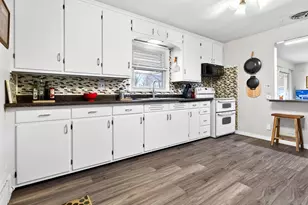 934 W 9th Ave, Oshkosh, WI 54902 - Photo 11