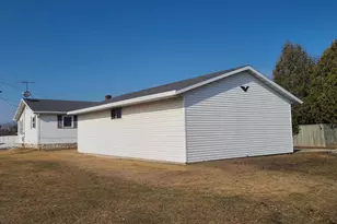 2427 Memorial Dr, Green Bay, WI 54303 - Photo 19