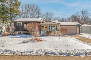 198 McKinley Ave, Clintonville, WI 54929 - Photo 1