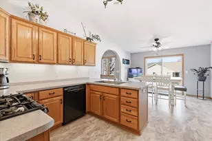 2060 Meadowview St, Kaukauna, WI 54130 - Photo 9