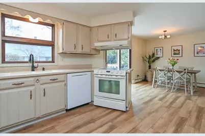 747 Bordeaux, Green Bay, WI 54301 - Photo 11