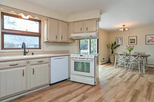 747 Bordeaux, Green Bay, WI 54301 - Photo 11