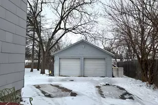 1589 Franz Ave, Green Bay, WI 54302 - Photo 3