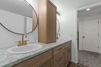 305 W Smith Avenue, Oshkosh, WI 54901 - Photo 23