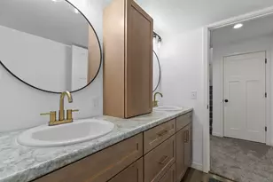 305 W Smith Ave, Oshkosh, WI 54901 - Photo 23