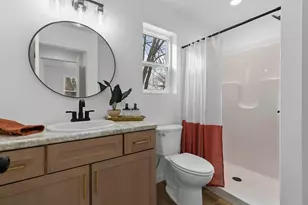 305 W Smith Ave, Oshkosh, WI 54901 - Photo 17