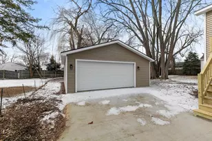 305 W Smith Ave, Oshkosh, WI 54901 - Photo 27
