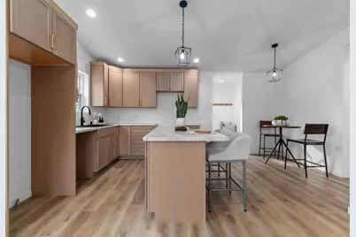 305 W Smith Avenue, Oshkosh, WI 54901 - Photo 5