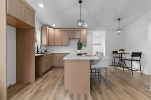 305 W Smith Ave, Oshkosh, WI 54901 - Photo 5