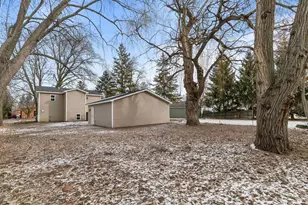 305 W Smith Ave, Oshkosh, WI 54901 - Photo 31